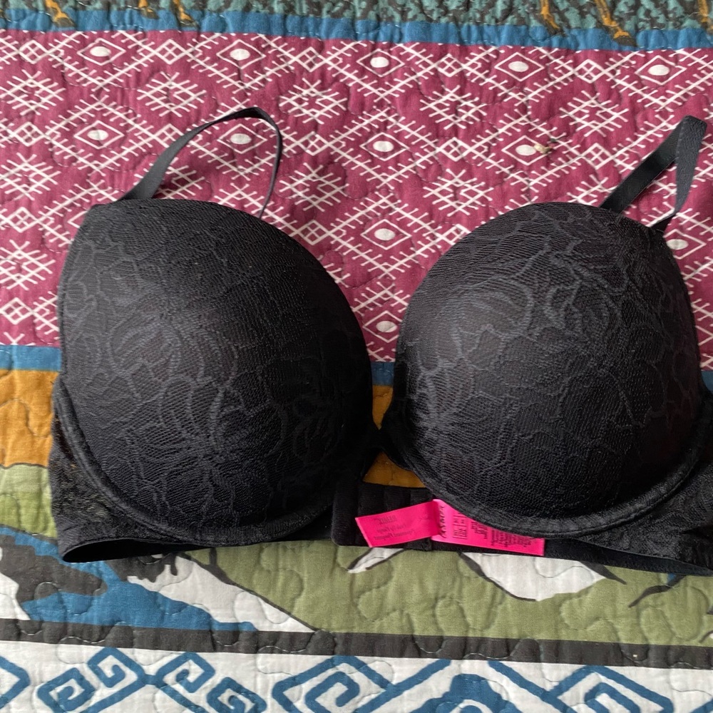 Fabulous La Senza Black and pink bra size D34 like new condition
